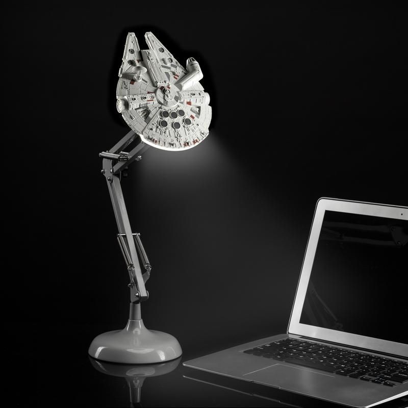 パ*ブ様 ミレニアムファルコン デスクライト Millennium Falcon Posable Desk Light - Wholesale Star Wars Gifts